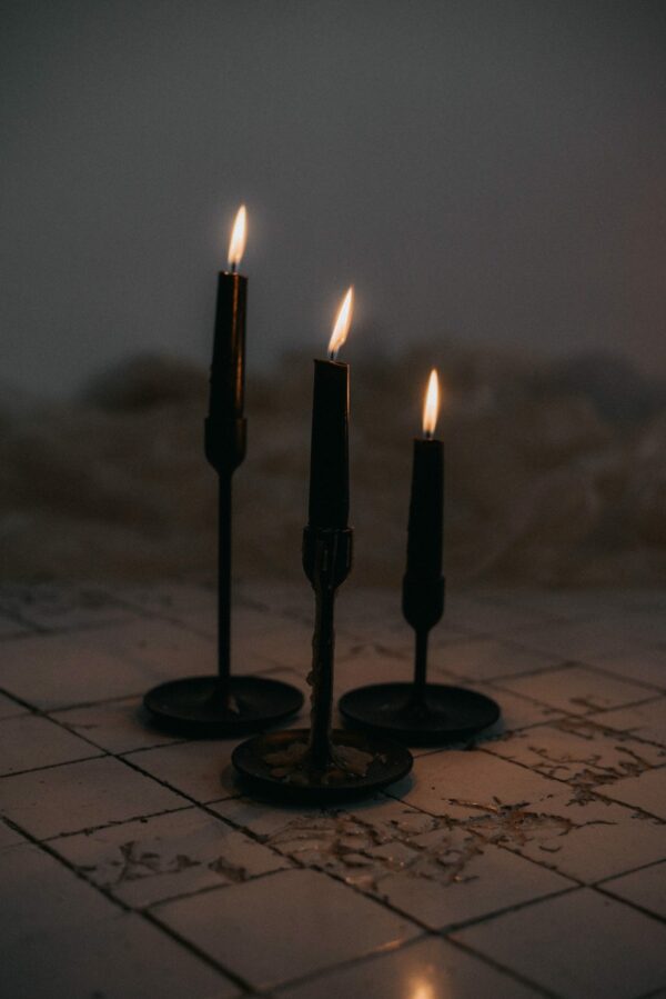 candle colour black